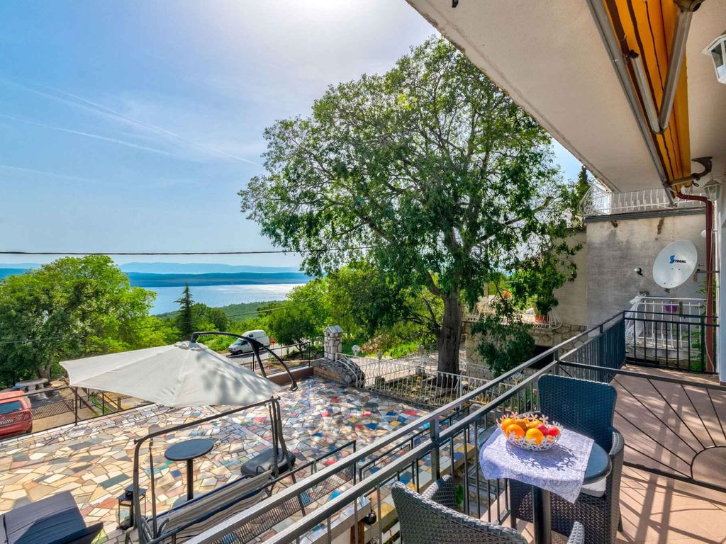 Ferienwohnung mit Whirlpool und Terrasse