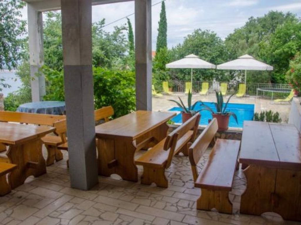 Ferienwohnung mit Pool und Meerblick