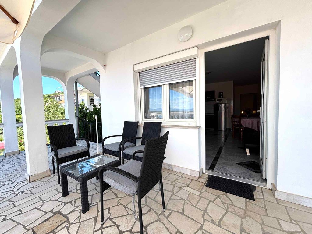 Ferienwohnung mit Pool und Meerblick