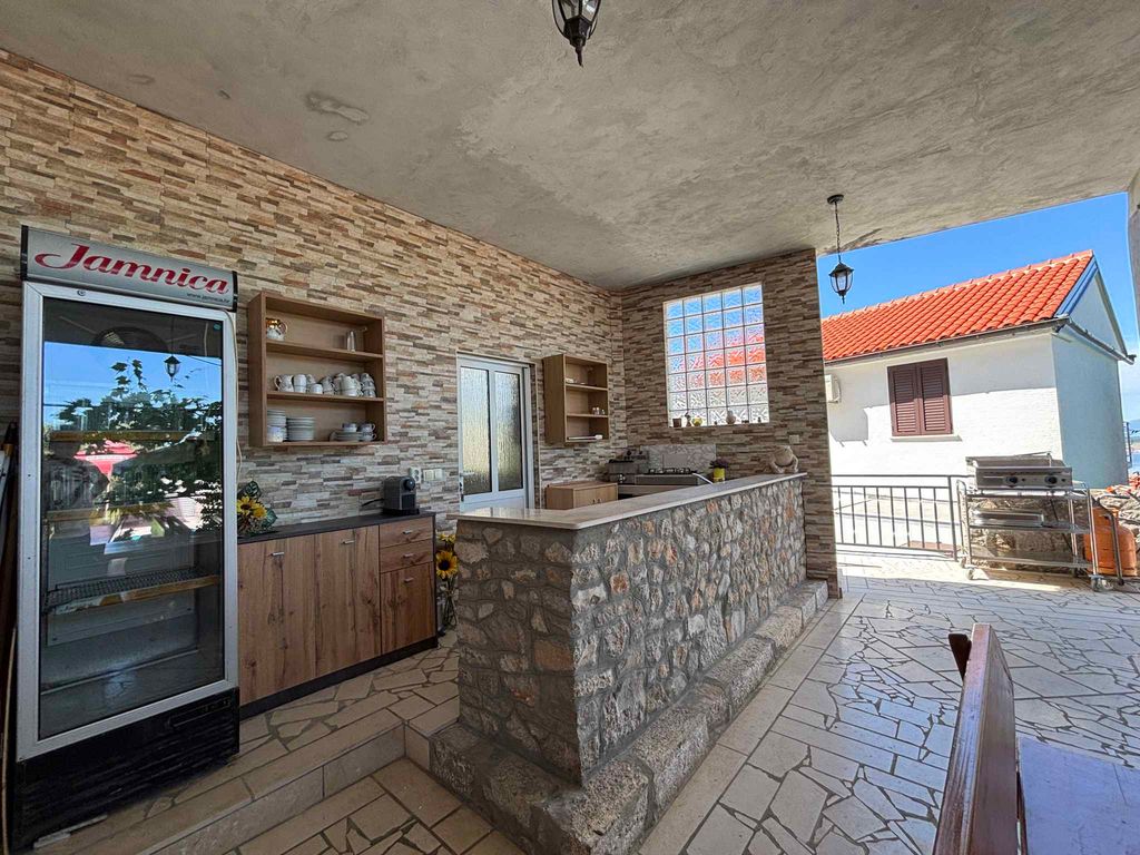 Ferienwohnung Mit Meerblick und Pool