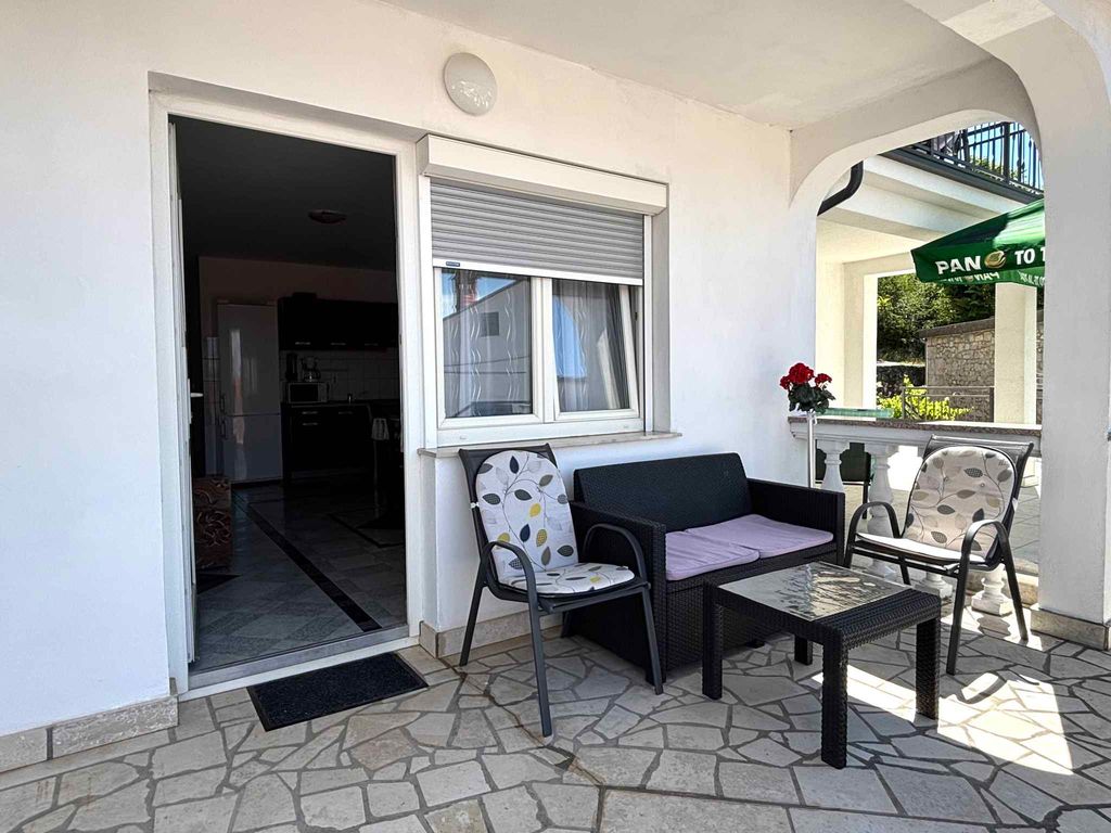 Ferienwohnung Mit Meerblick und Pool