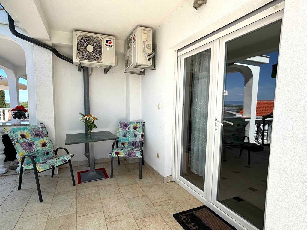 Ferienwohnung Mit Meerblick und Pool