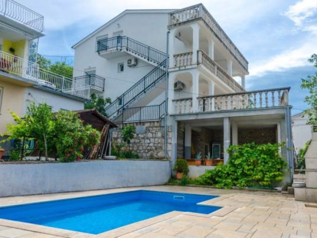 Ferienwohnung Mit Meerblick und Pool