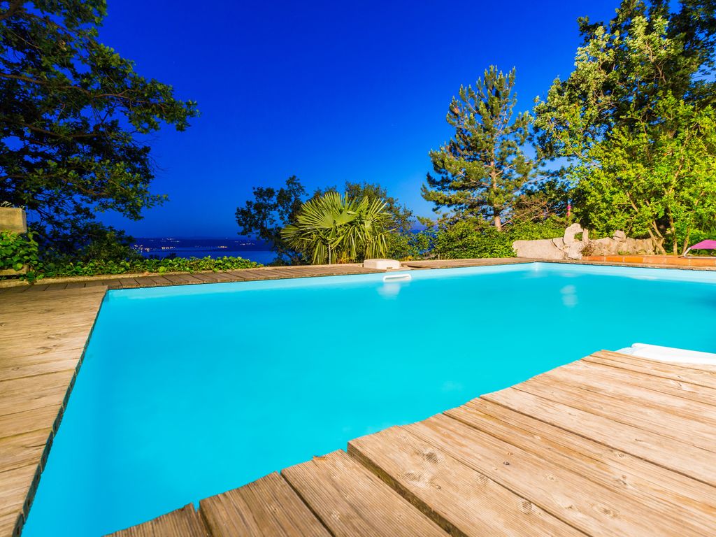 Ferienwohnung Mit Meerblick und Pool