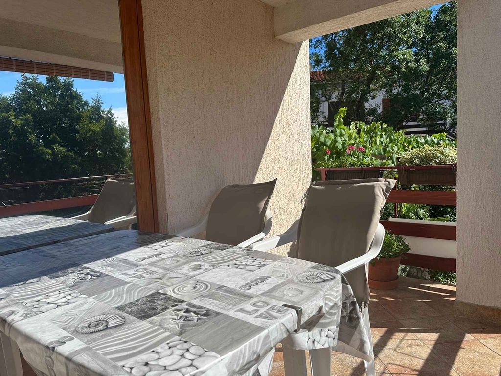 Ferienwohnung mit Pool & Balkon