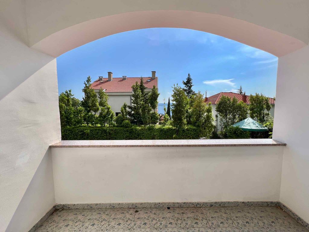 Ferienwohnung mit Terrasse, Klimaanlage und Garten