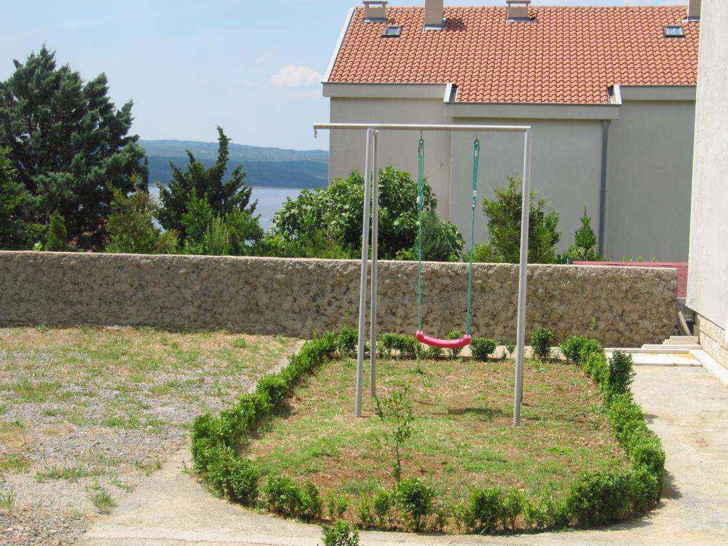 Ferienwohnung mit Terrasse, Klimaanlage und Garten