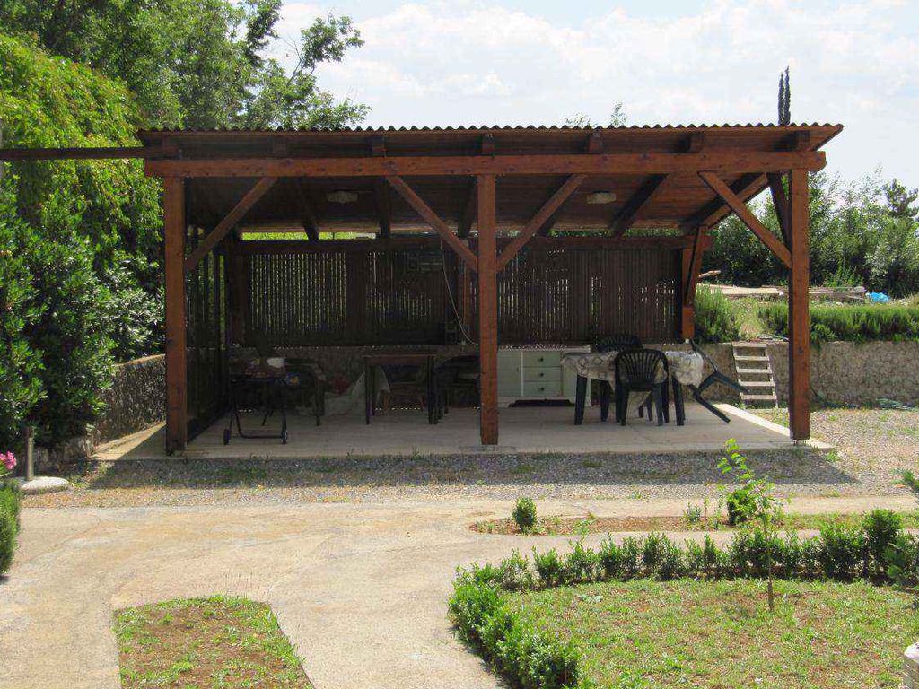 Ferienwohnung mit Terrasse, Klimaanlage und Garten
