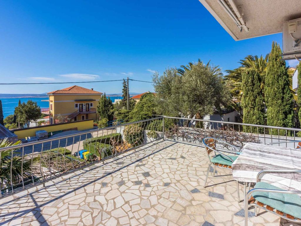 Ferienwohnung mit Klimaanlage und großer Terrasse