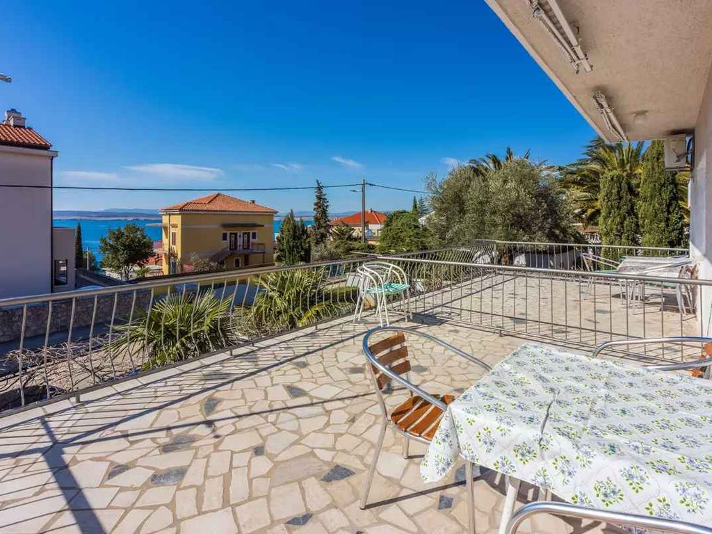 Ferienwohnung mit Klimaanlage und großer Terrasse