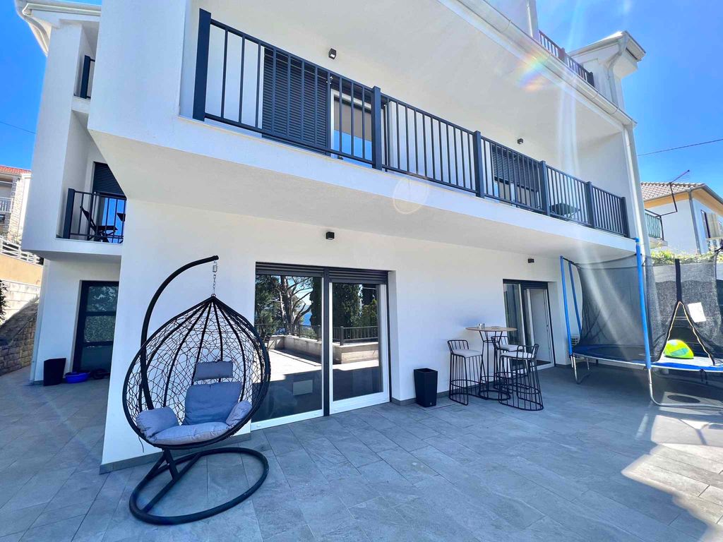 Ferienwohnung mit Terrasse, 50m vom Meer