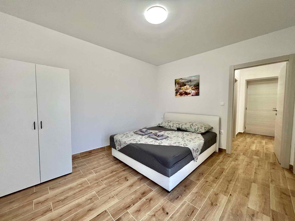 Ferienwohnung mit Terrasse, 50m vom Meer