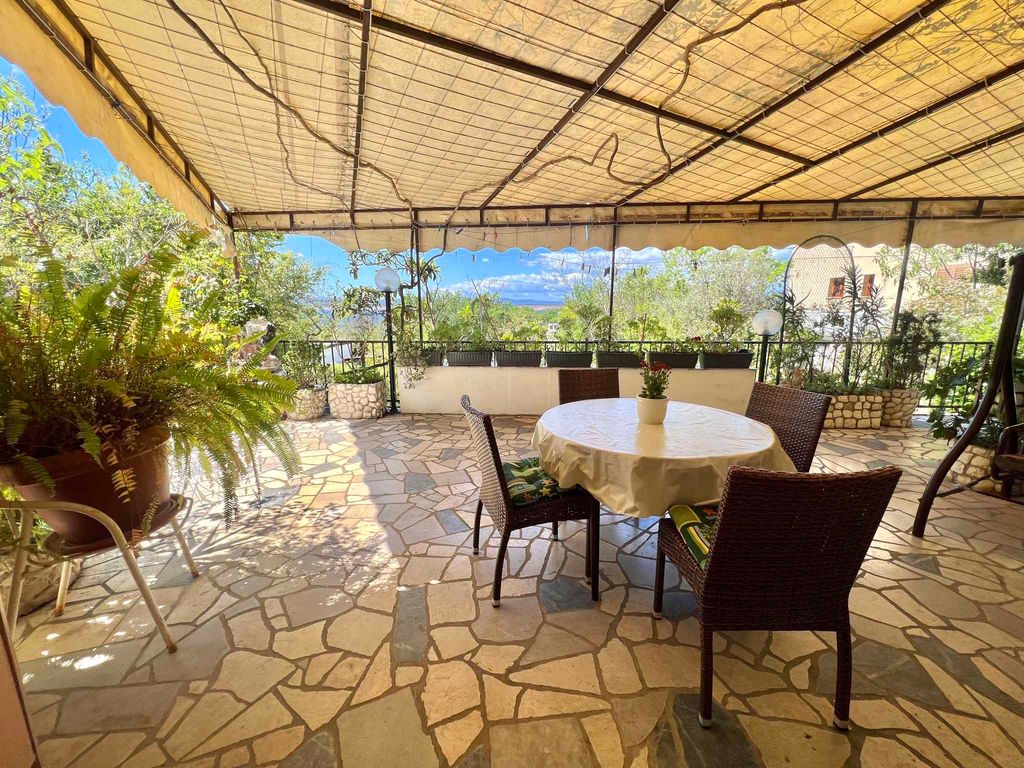 Ferienwohnung klimatisiert mit Terrasse