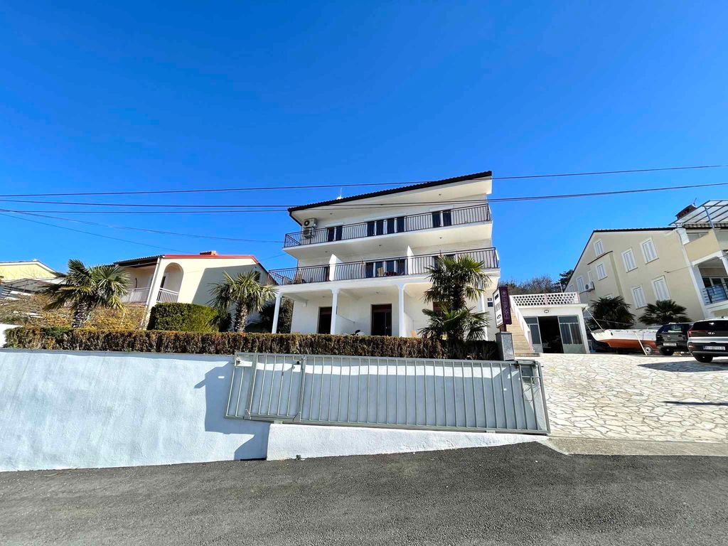Studio mit Klimaanlage und Balkon