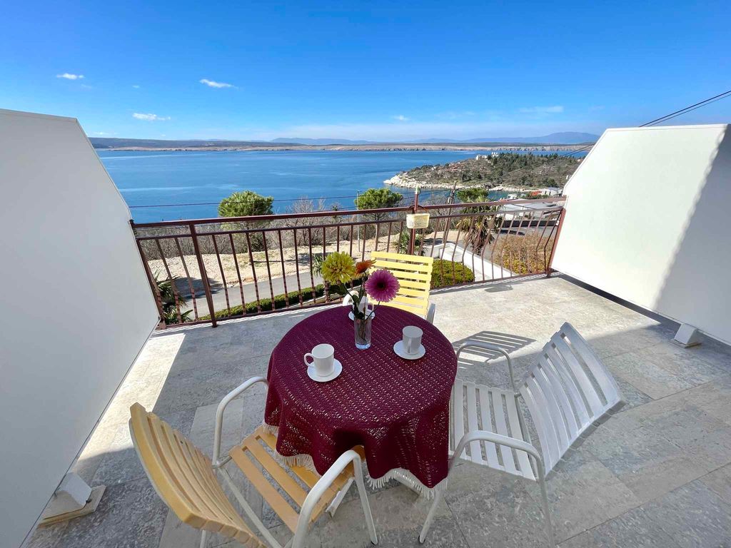 Studio mit Klimaanlage und Balkon