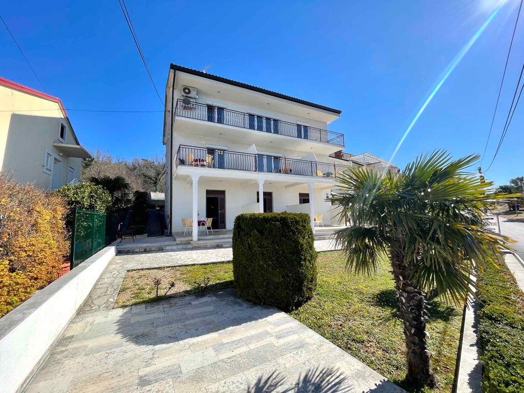 Studio mit Klimaanlage und Balkon