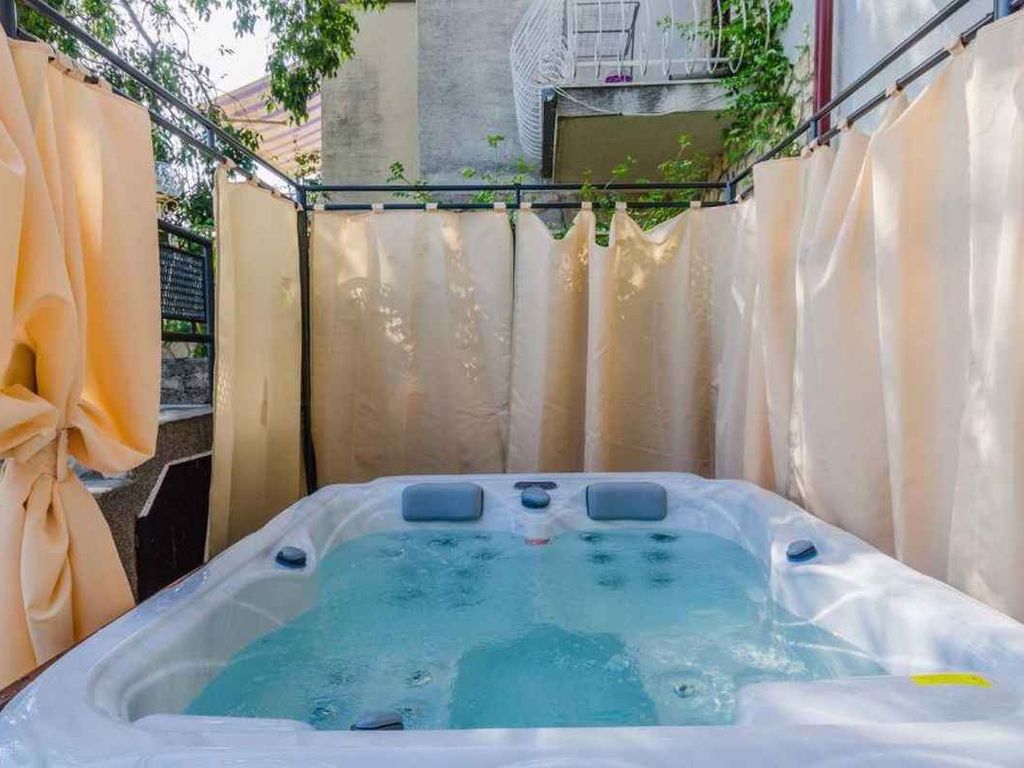 Ferienwohnung mit Whirlpool und Meerblick
