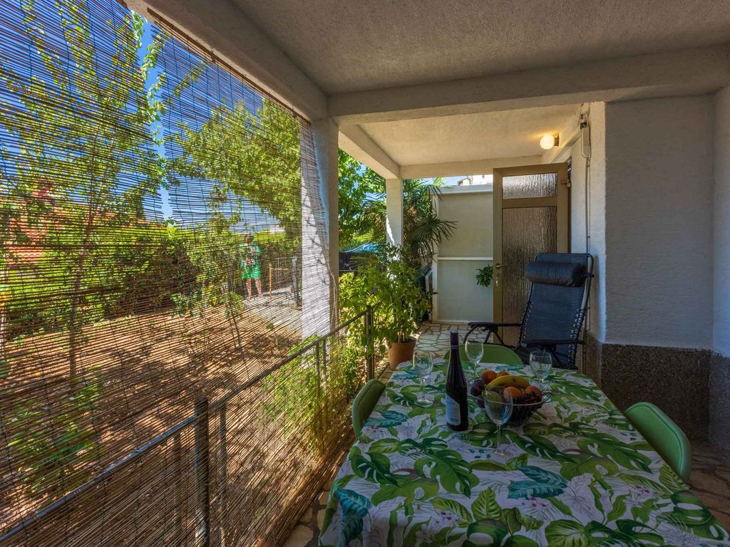 Ferienwohnung mit Terrasse und Klima in Strandnähe