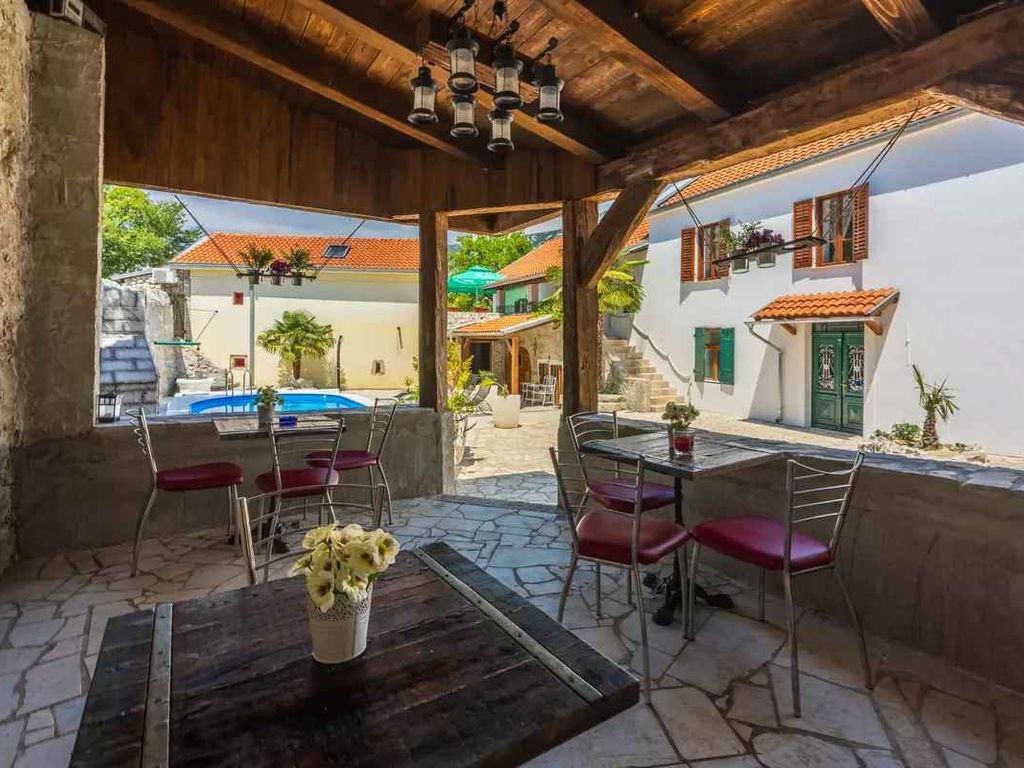 Villa mit Pool