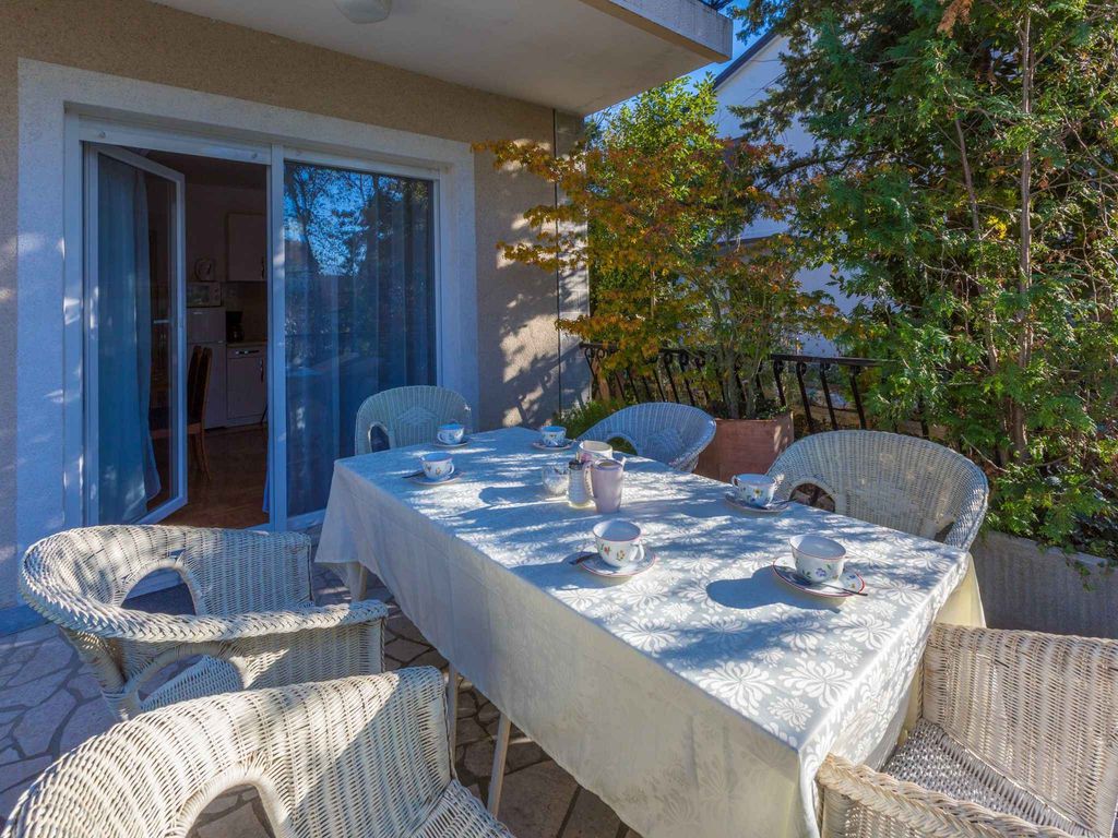 Ferienwohnung mit Terrasse und Tischtennis