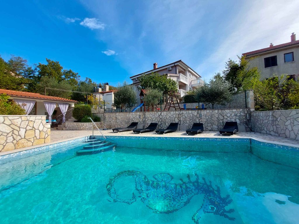 Ferienwohnung mit Balkon und Pool