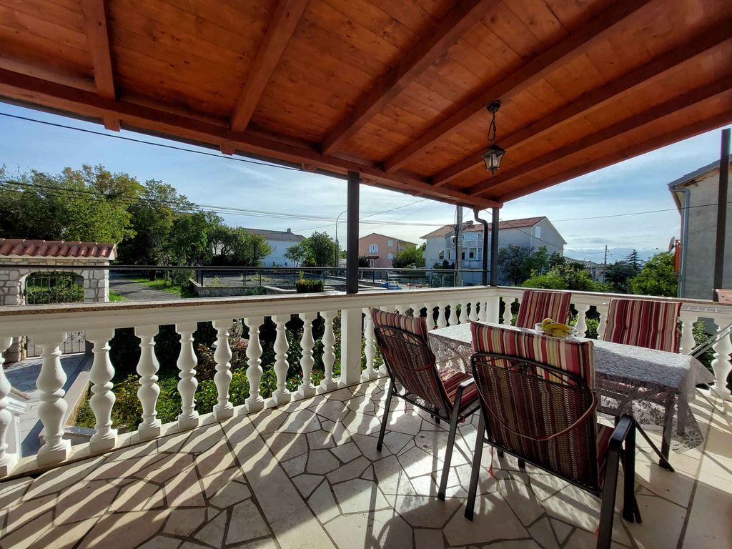 Ferienwohnung mit Balkon und Pool