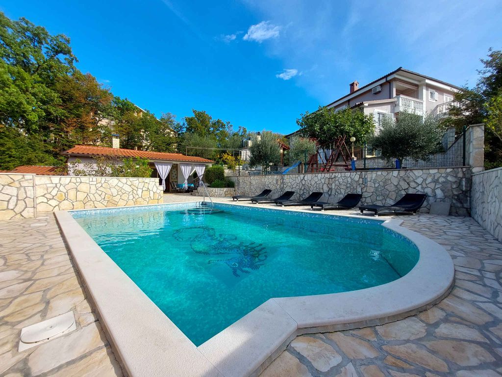 Ferienwohnung mit Balkon und Pool