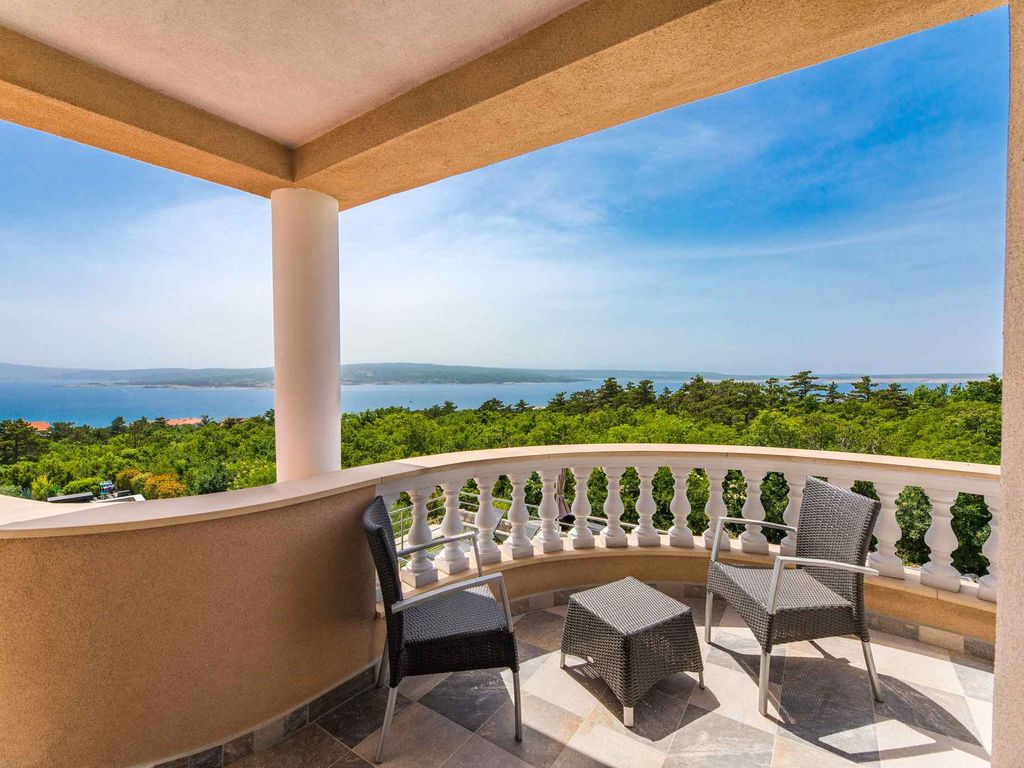 Villa mit Swimmingpool und Whirlpool