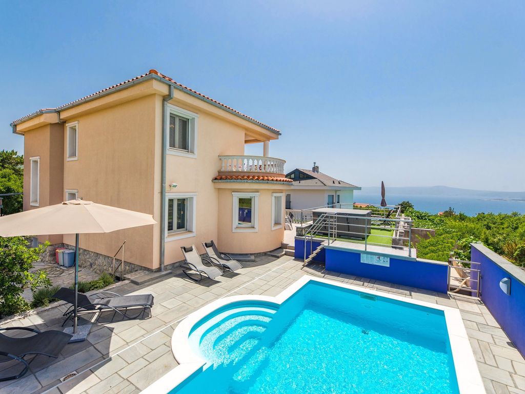 Villa mit Swimmingpool und Whirlpool