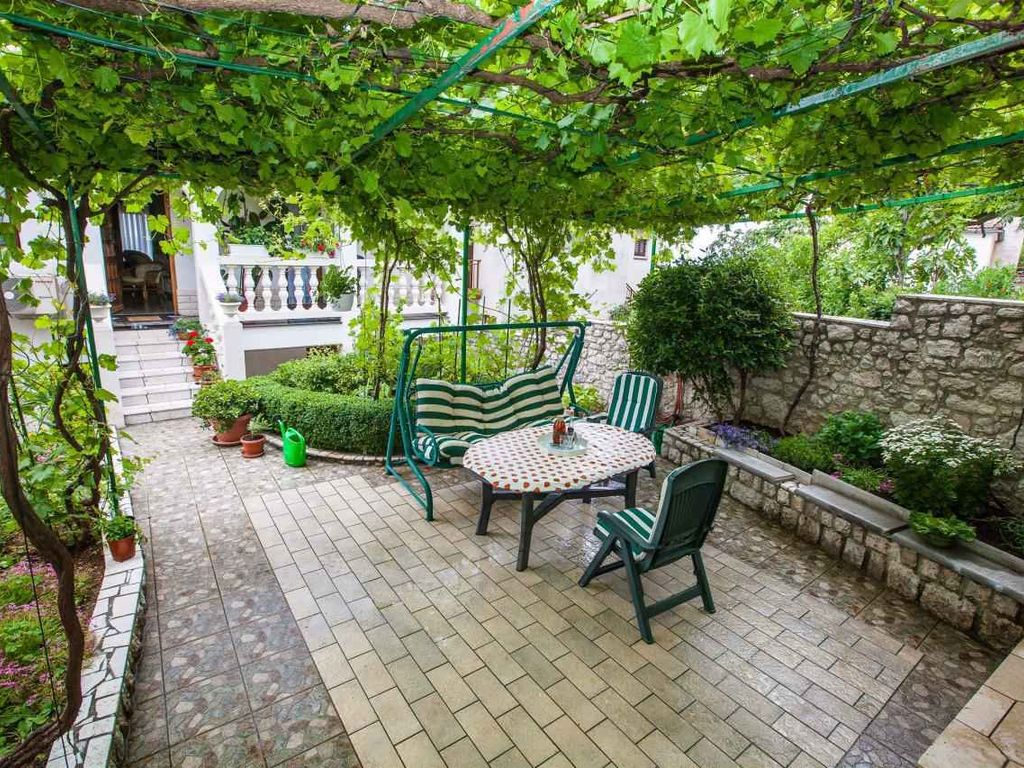 Ferienwohnung mit Meerblick und Gartenterrasse
