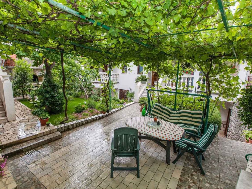 Ferienwohnung mit Meerblick und Gartenterrasse