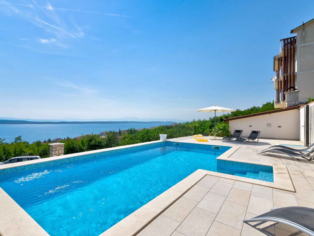 Ferienwohnung mit Swimmingpool, Fitnessraum und Billard