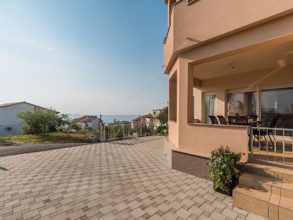 Ferienwohnung mit Terrasse und Meerblick