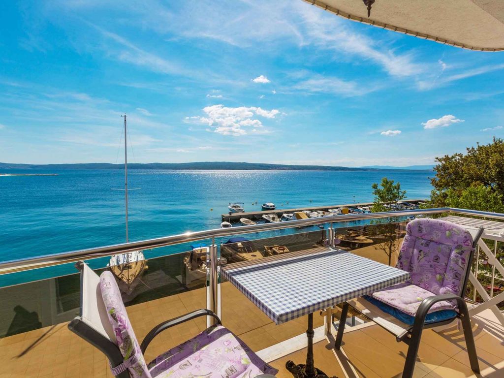 Ferienwohnung mit Klimaanlage, Internet und Balkon mit Meerblick