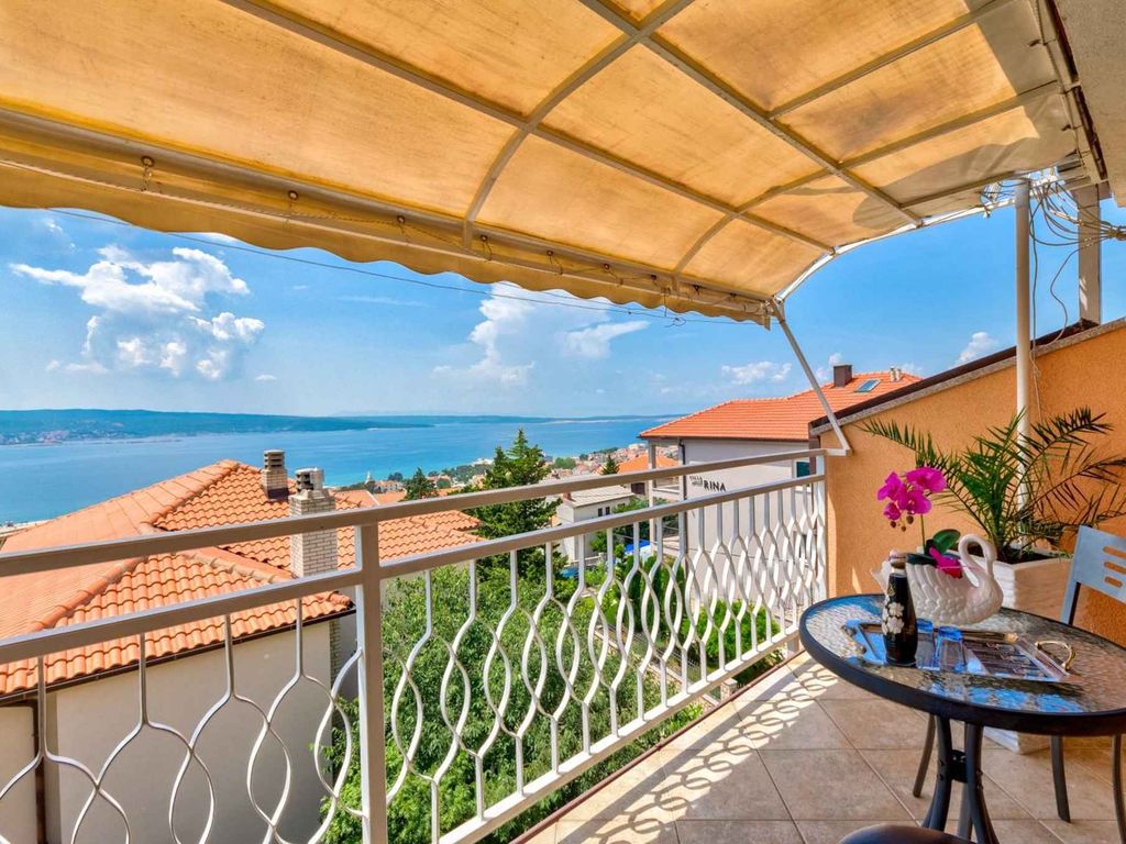 Ferienwohnung mit Balkon und Meerblick