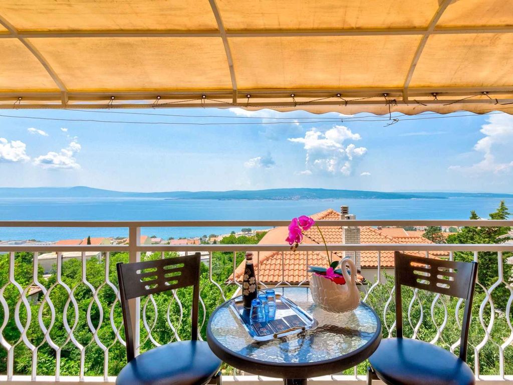Ferienwohnung mit Balkon und Meerblick