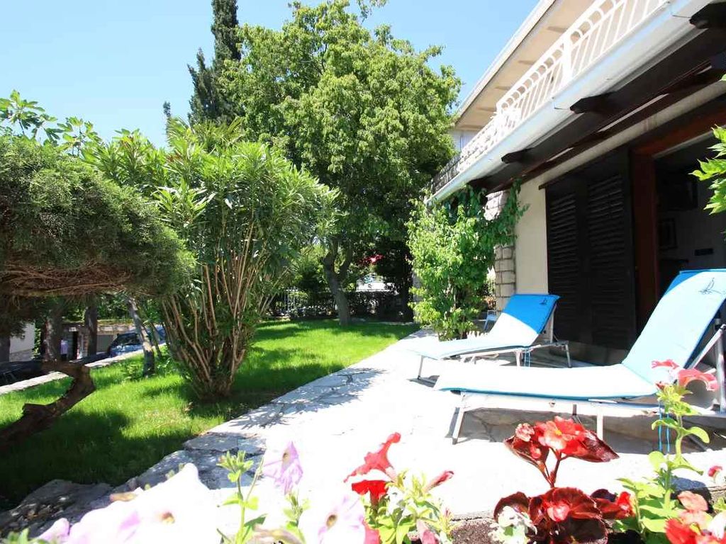 Ferienwohnung mit großer Terrasse zur Alleinnutzung
