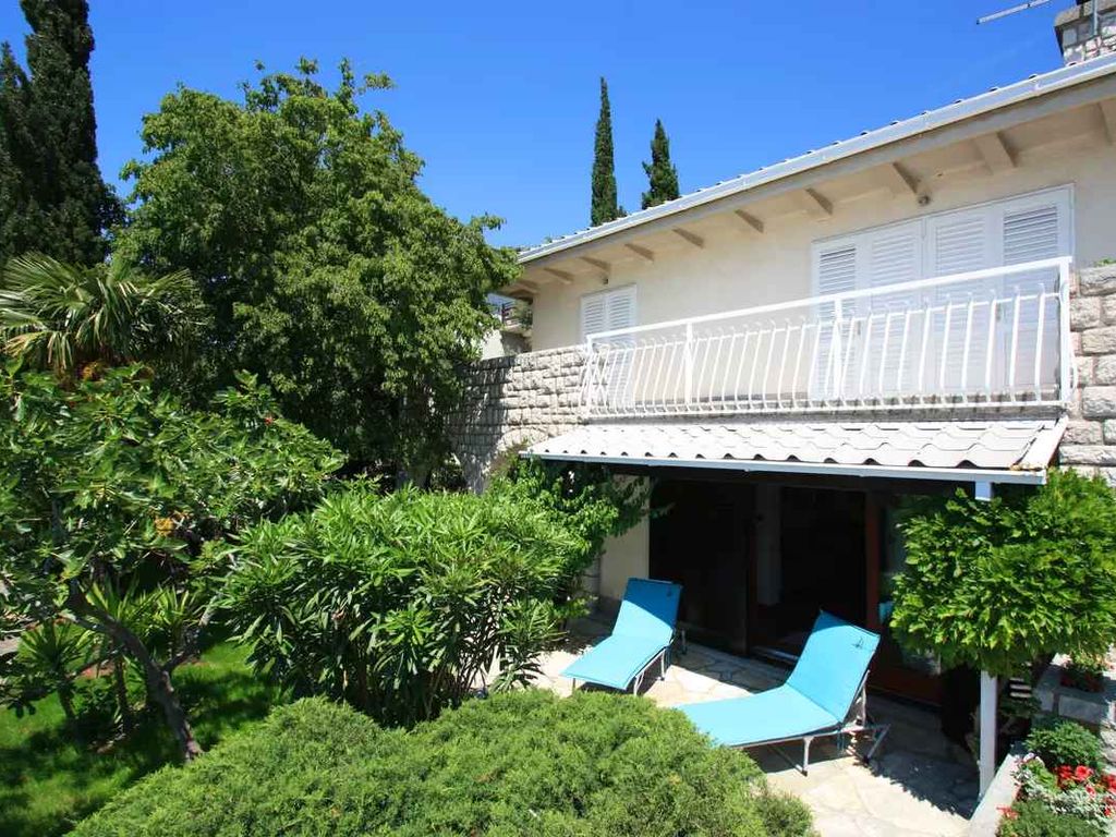 Ferienwohnung mit großer Terrasse zur Alleinnutzung