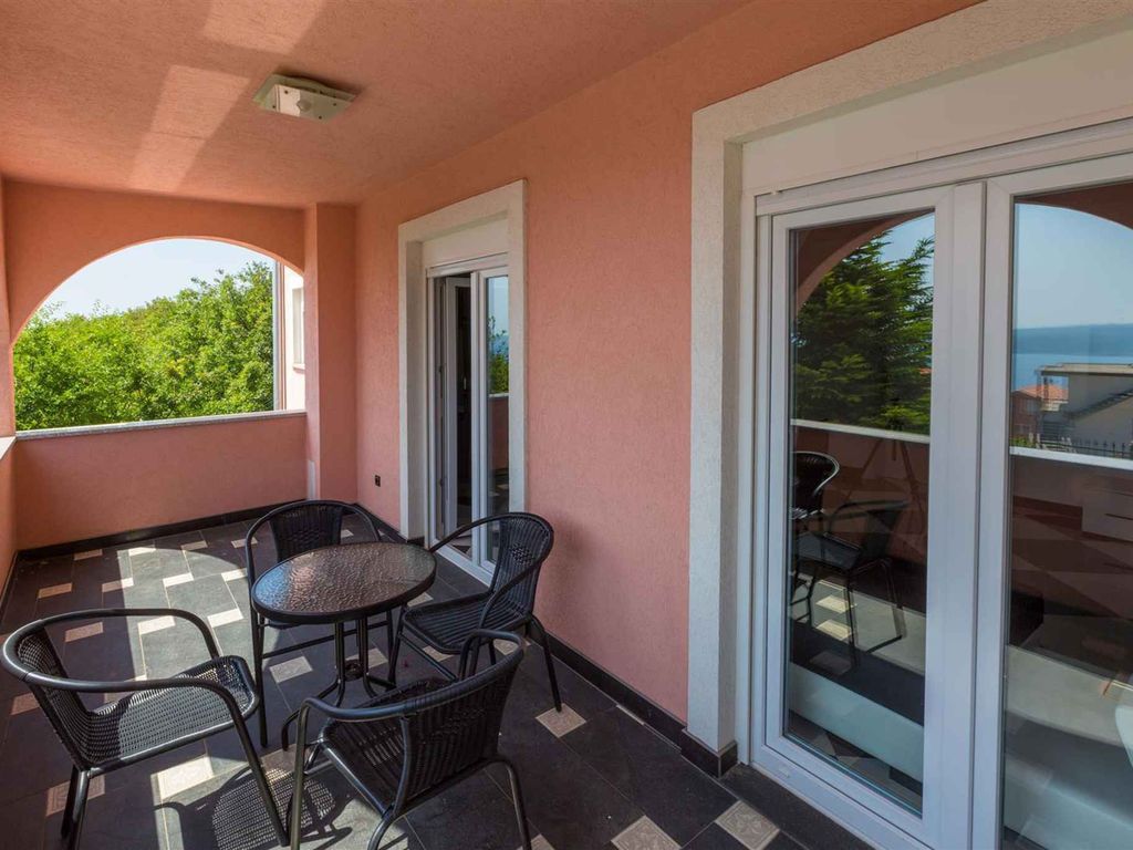 Villa mit Pool und Klimaanlage