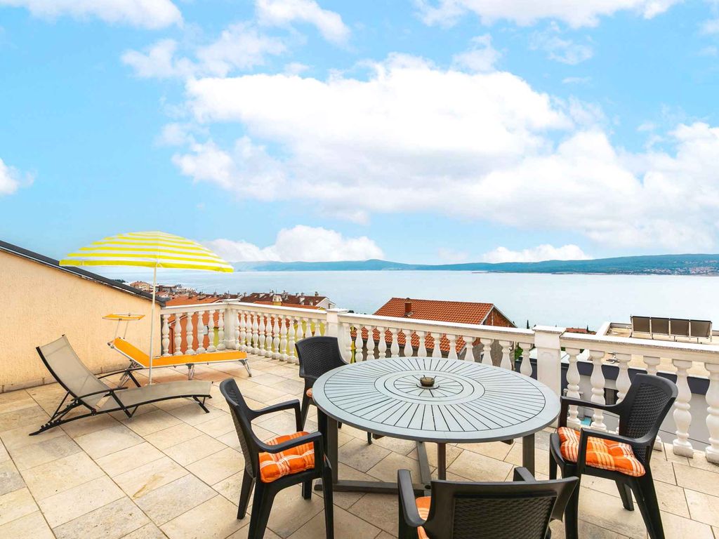 Ferienwohnung mit großer Terrasse und Meerblick