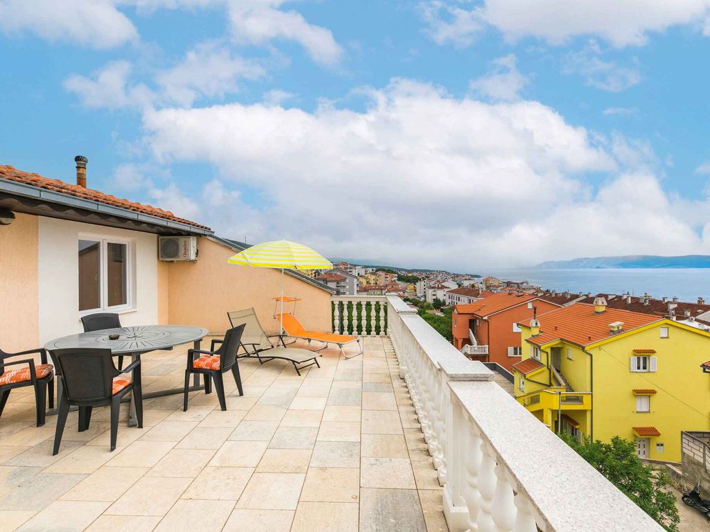 Ferienwohnung mit großer Terrasse und Meerblick