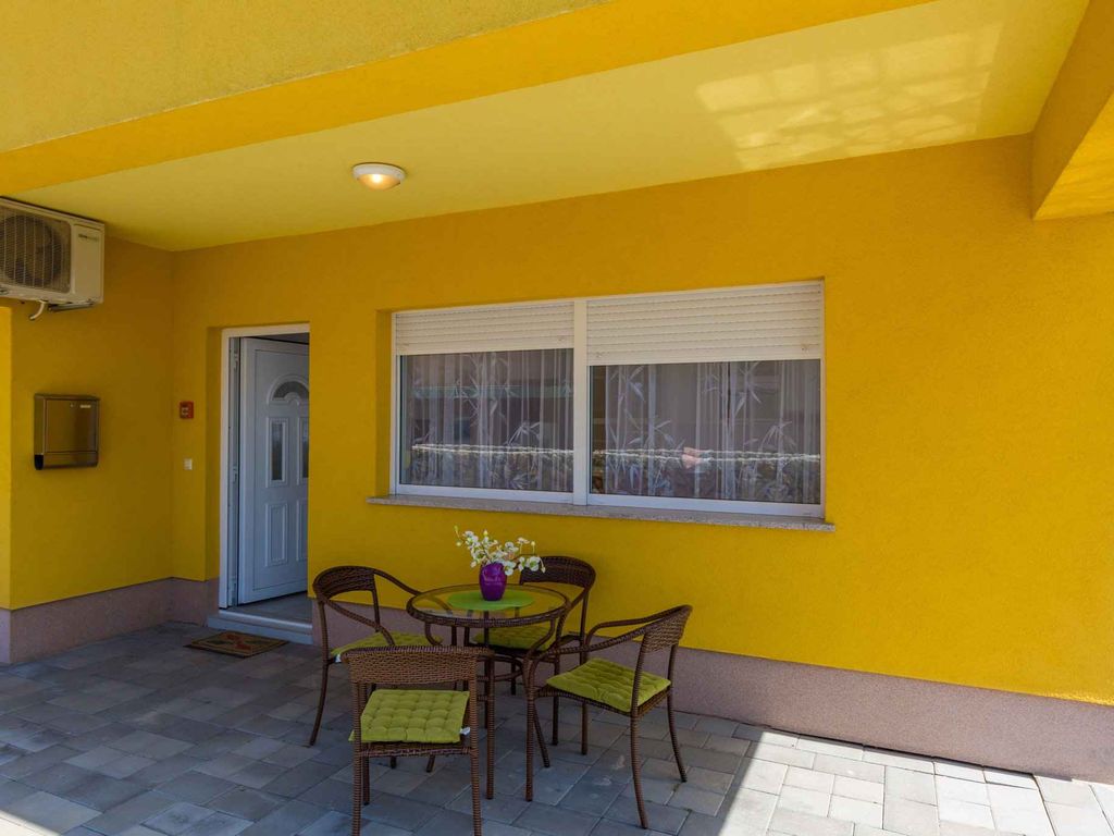 Ferienwohnung mit Terrasse und Klimaanlage