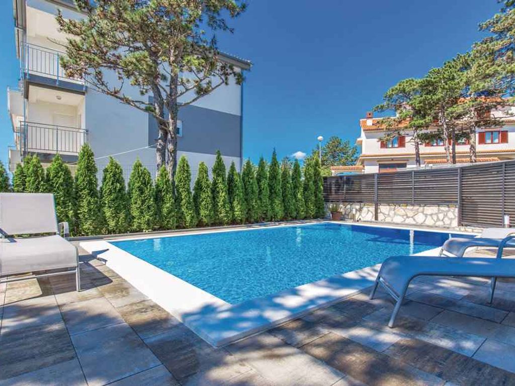 Ferienhaus mit Swimmingpool und schönem Garten