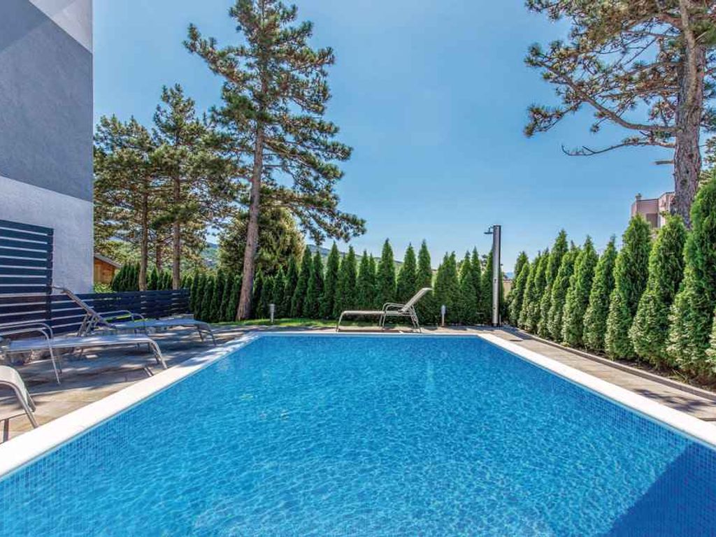Ferienhaus mit Swimmingpool und schönem Garten