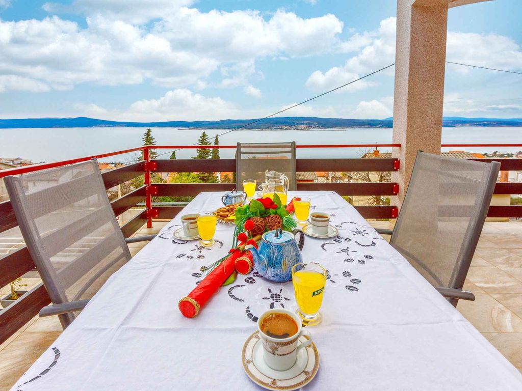Ferienwohnung mit einer schönen Terrasse und Klimaanlage