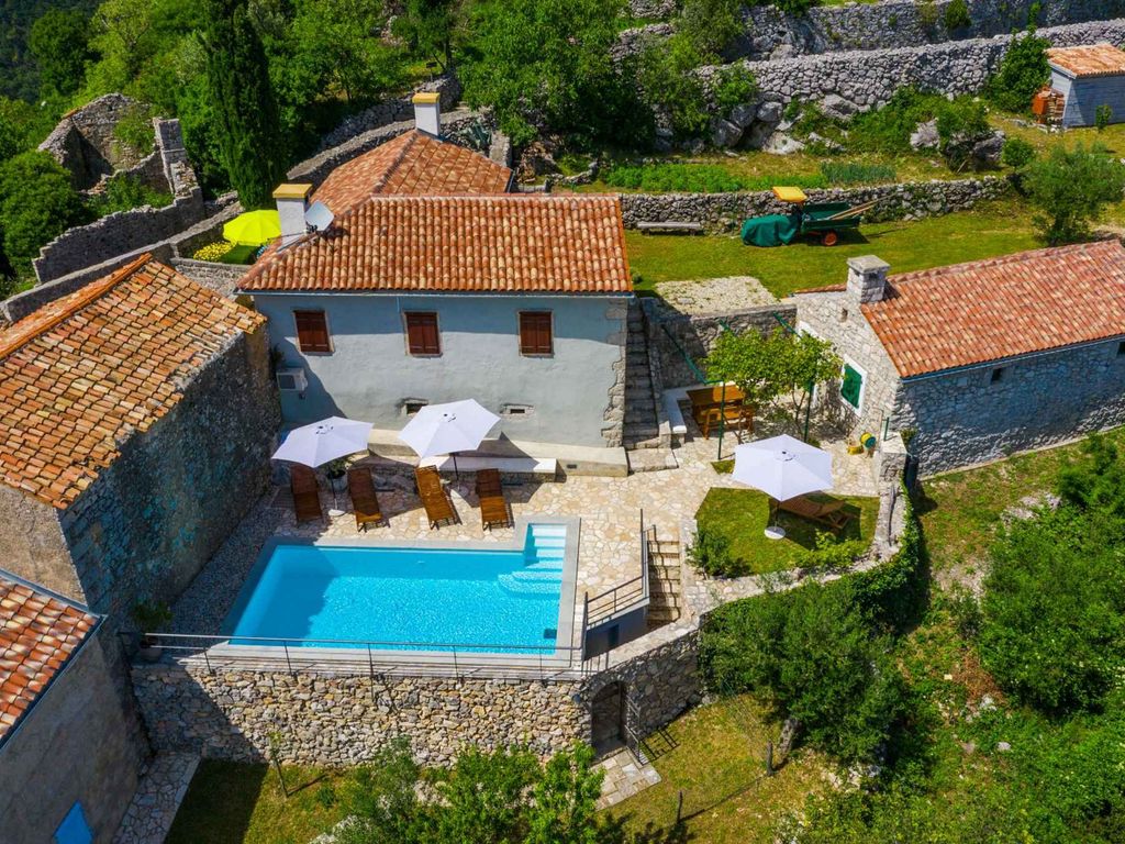 Ferienhaus mit Swimmingpool und Panoramablick