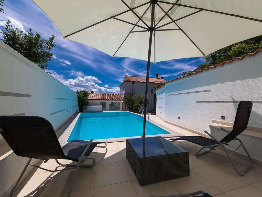 Ferienwohnung gemütlich eingerichtet mit Pool und Grill