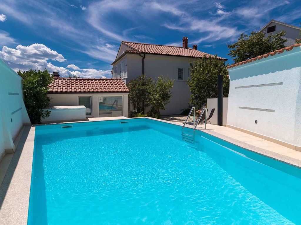 Ferienwohnung gemütlich eingerichtet mit Pool und Grill