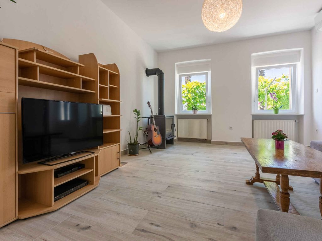 Ferienhaus mit gemütlicher Terrasse, Grill und Meerblick