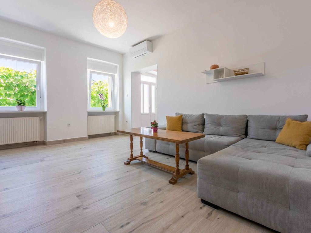 Ferienhaus mit gemütlicher Terrasse, Grill und Meerblick